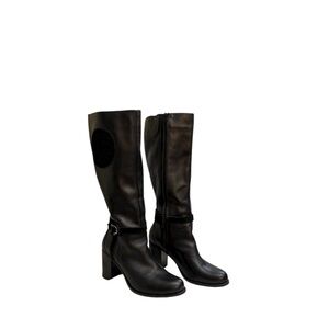Elegant Black Heeled Boots